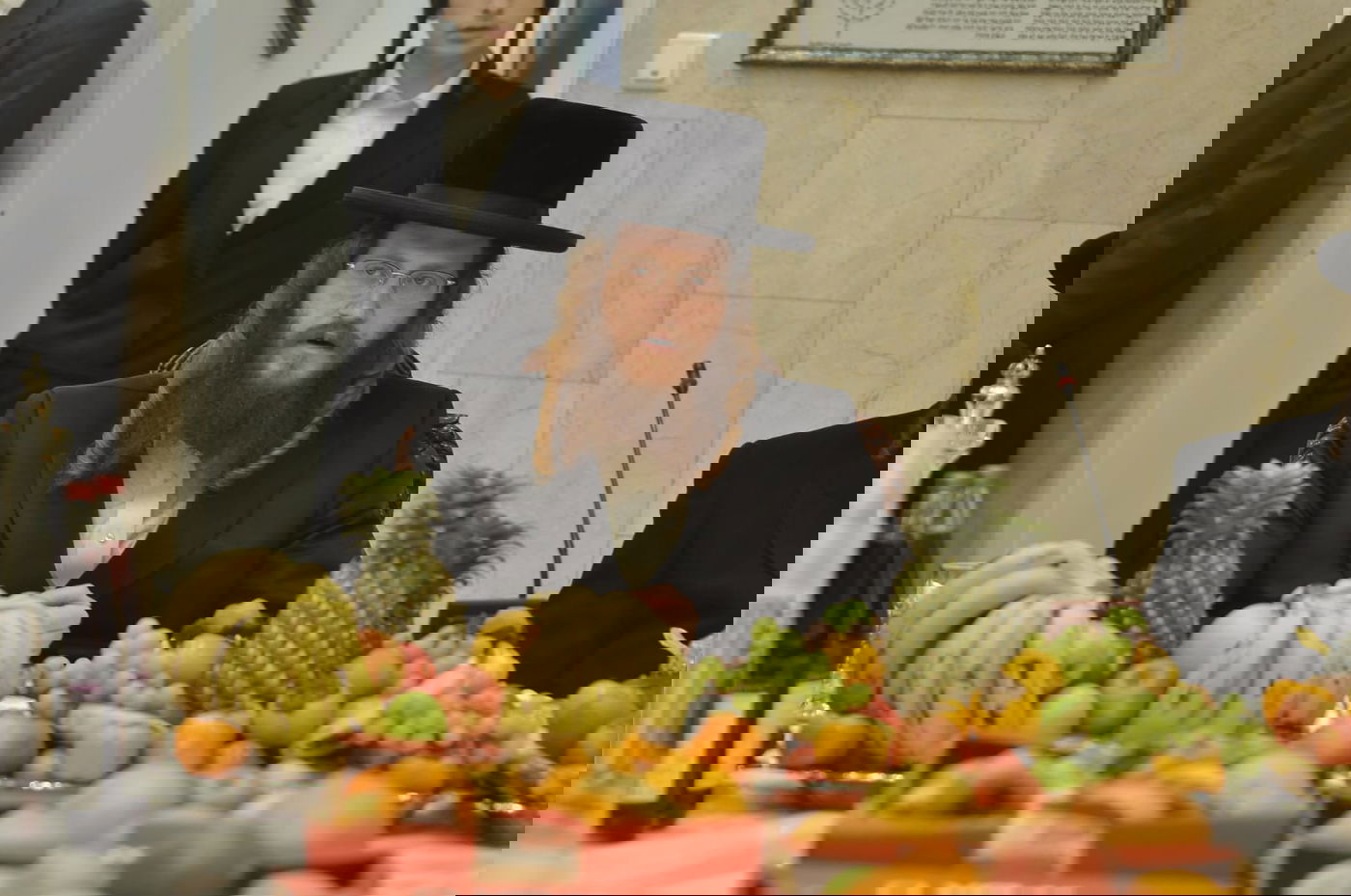 צפו: הטיש הראשון של האדמו"ר מקאליב