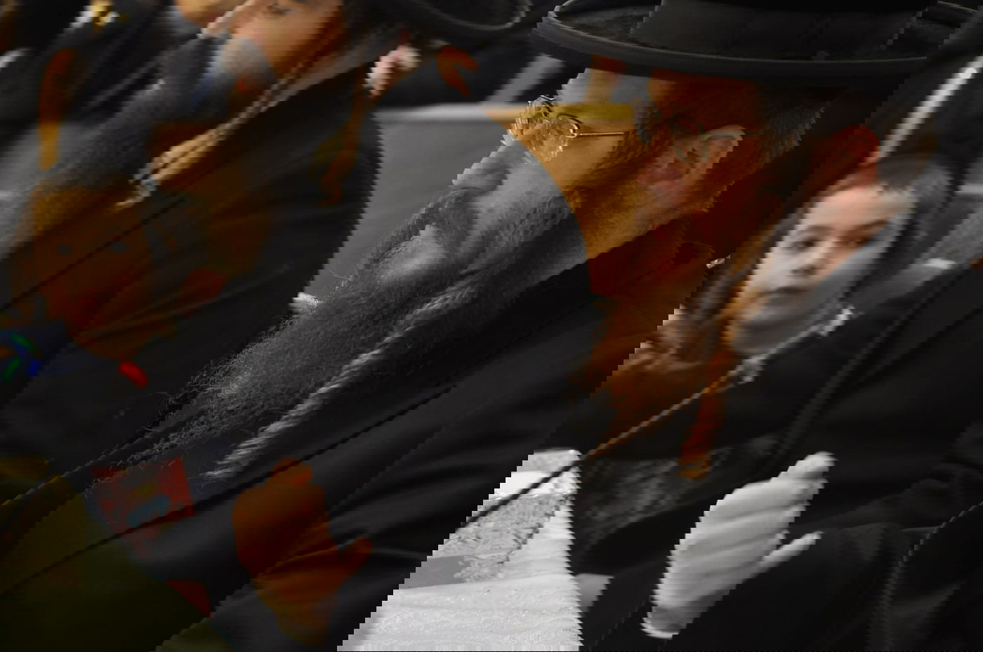 צפו: הטיש הראשון של האדמו"ר מקאליב