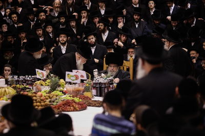 האדמו"ר מבעלזא ערך טיש לכבוד ט"ו בשבט