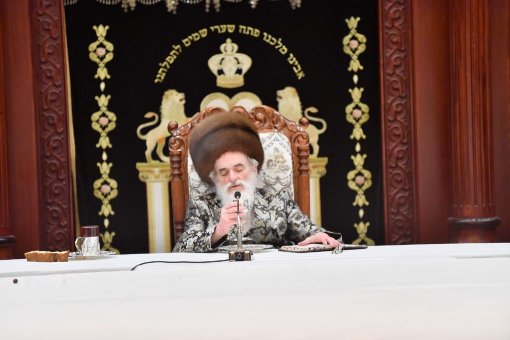 תיעוד: טיש ט"ו בשבט בחצר הקודש ויז'ניץ