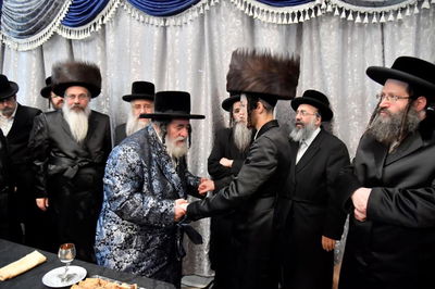 בבני ברק חגגו את חתונת בתו של רב קהילת חסידי ויז'ניץ