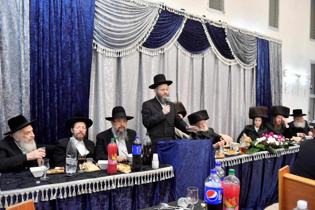 בבני ברק חגגו את חתונת בתו של רב קהילת חסידי ויז'ניץ