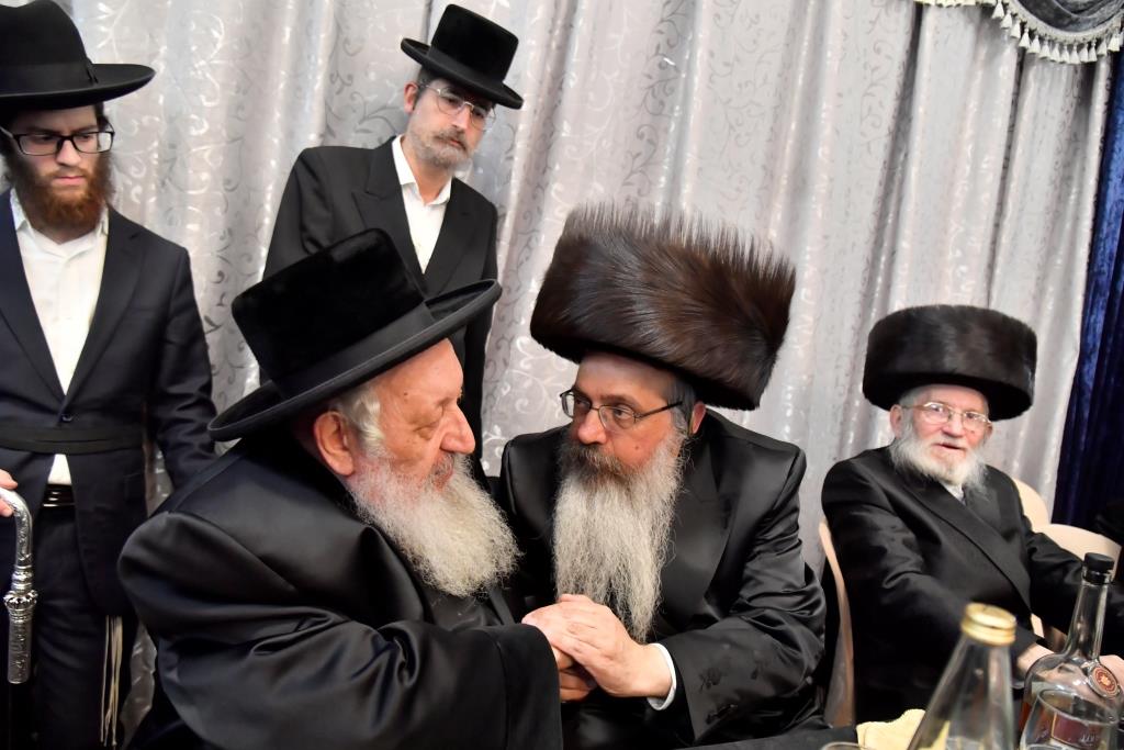 בבני ברק חגגו את חתונת בתו של רב קהילת חסידי ויז'ניץ