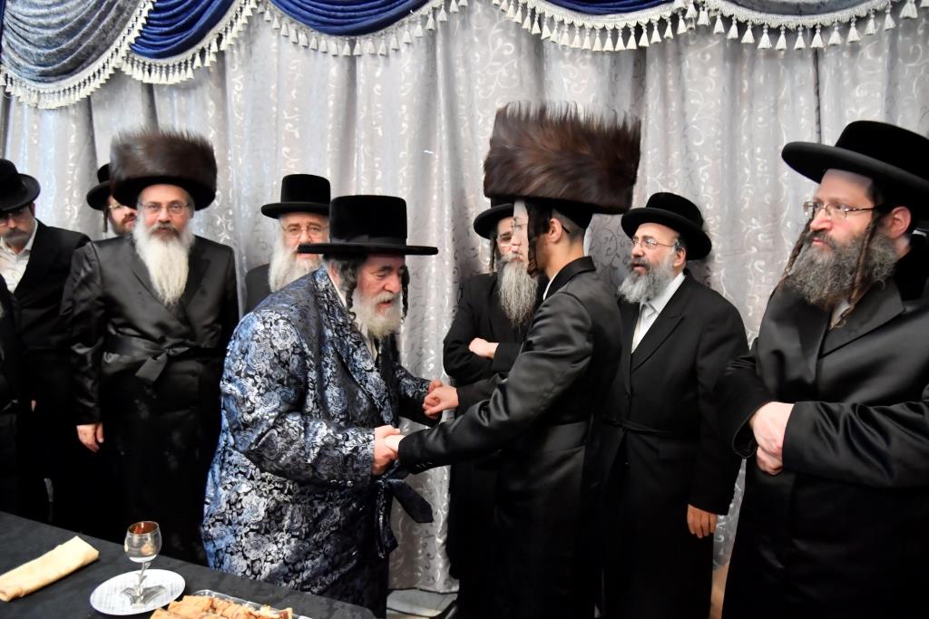 בבני ברק חגגו את חתונת בתו של רב קהילת חסידי ויז'ניץ