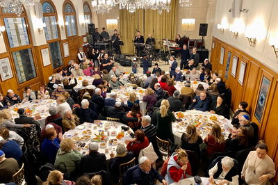 כך חגגו היהודים באיסטנבול את ט"ו בשבט • צפו