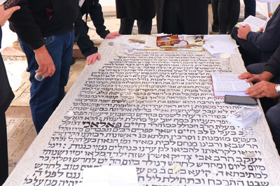 העליה לציון הצדיק רבי חיים פלאג'י זיע"א • צפו