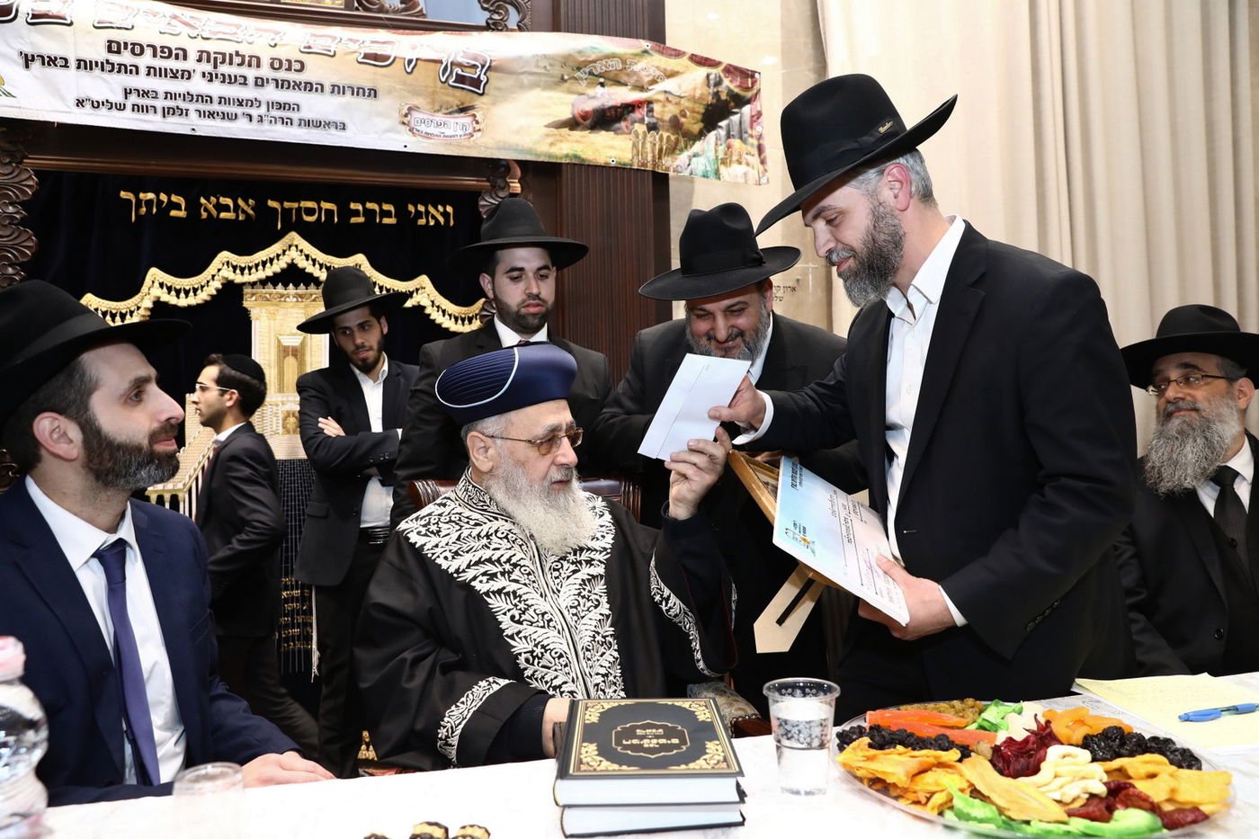 הראשל"צ במעמד חלוקת מלגות בט"ו בשבט