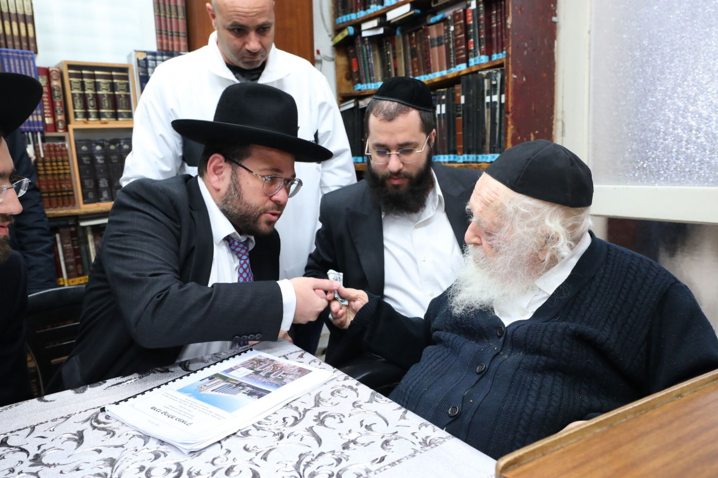 פתיחת המגבית בבית מרן שה"ת