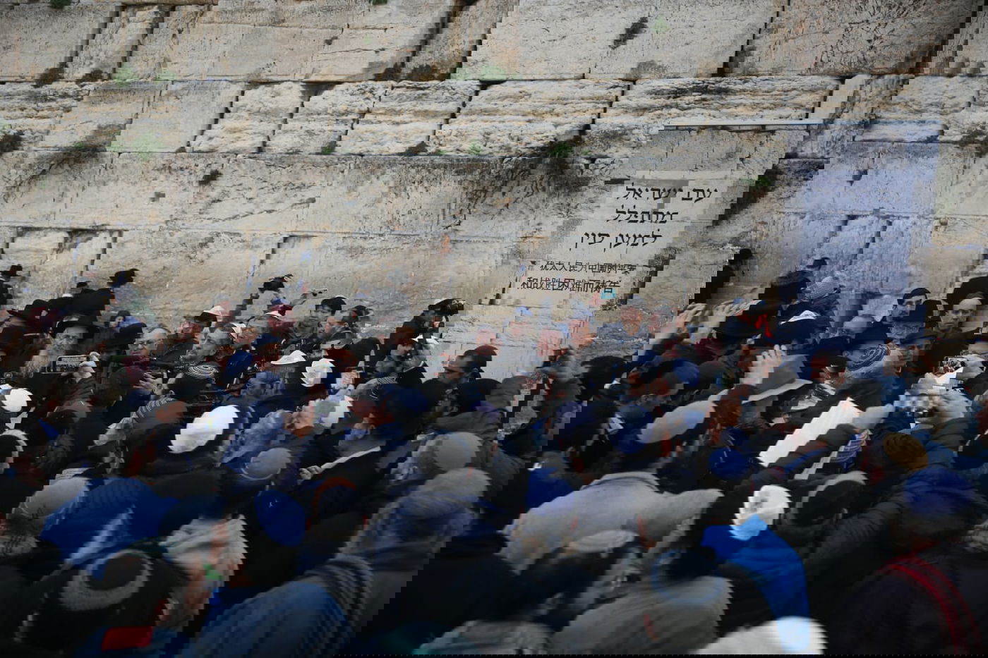 קידוש השם: בכותל התפללו לרפואת הסינים מהקורונה