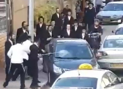 נערי שוליים שלפו סכין - והותקפו בעוצמה על ידי האברכים