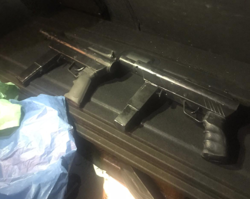 הנשקים, הלילה