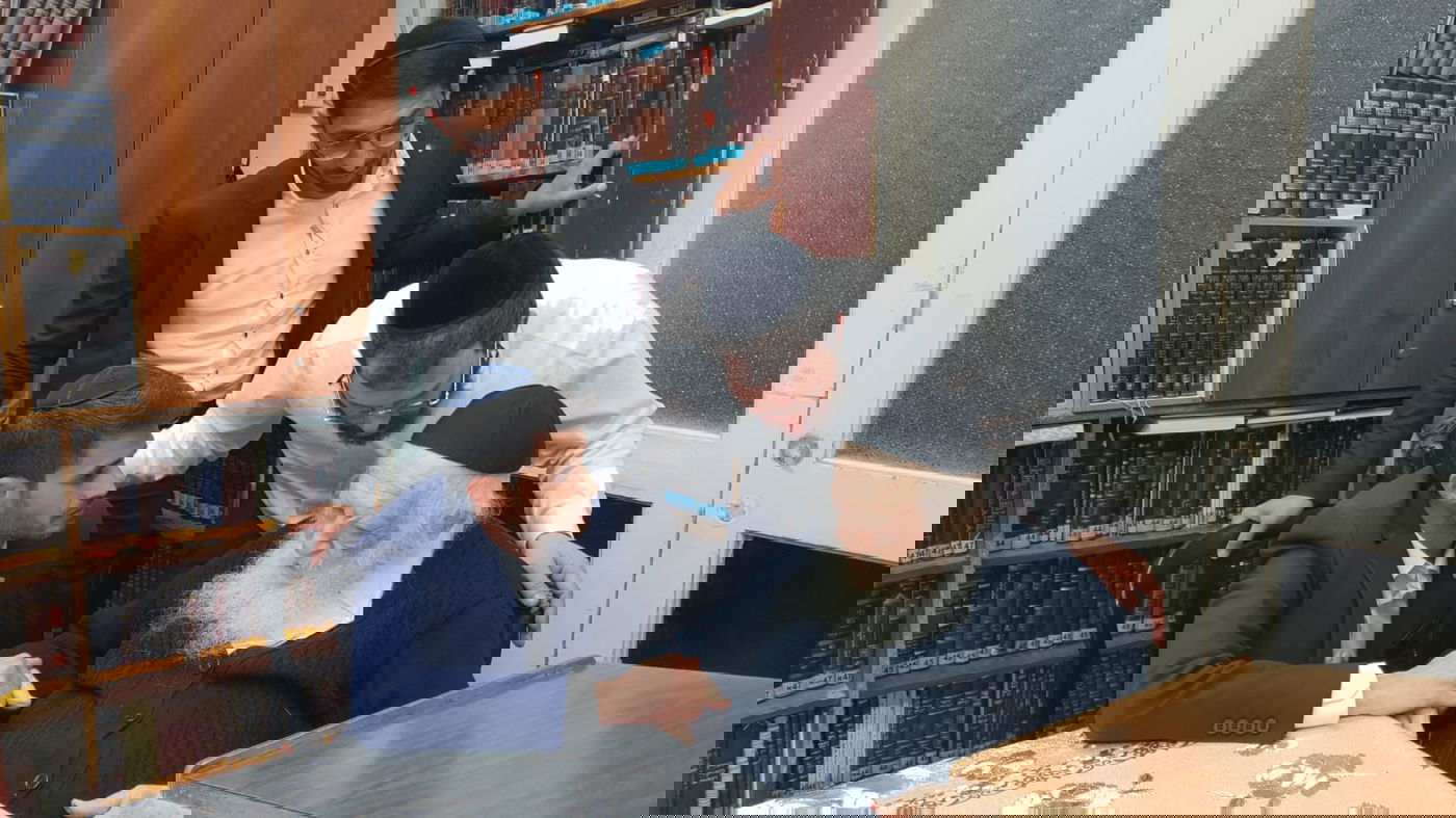 ראש עיריית קריית שמונה יזם "יום הנחת תפילין" והתברך אצל הגר"ח