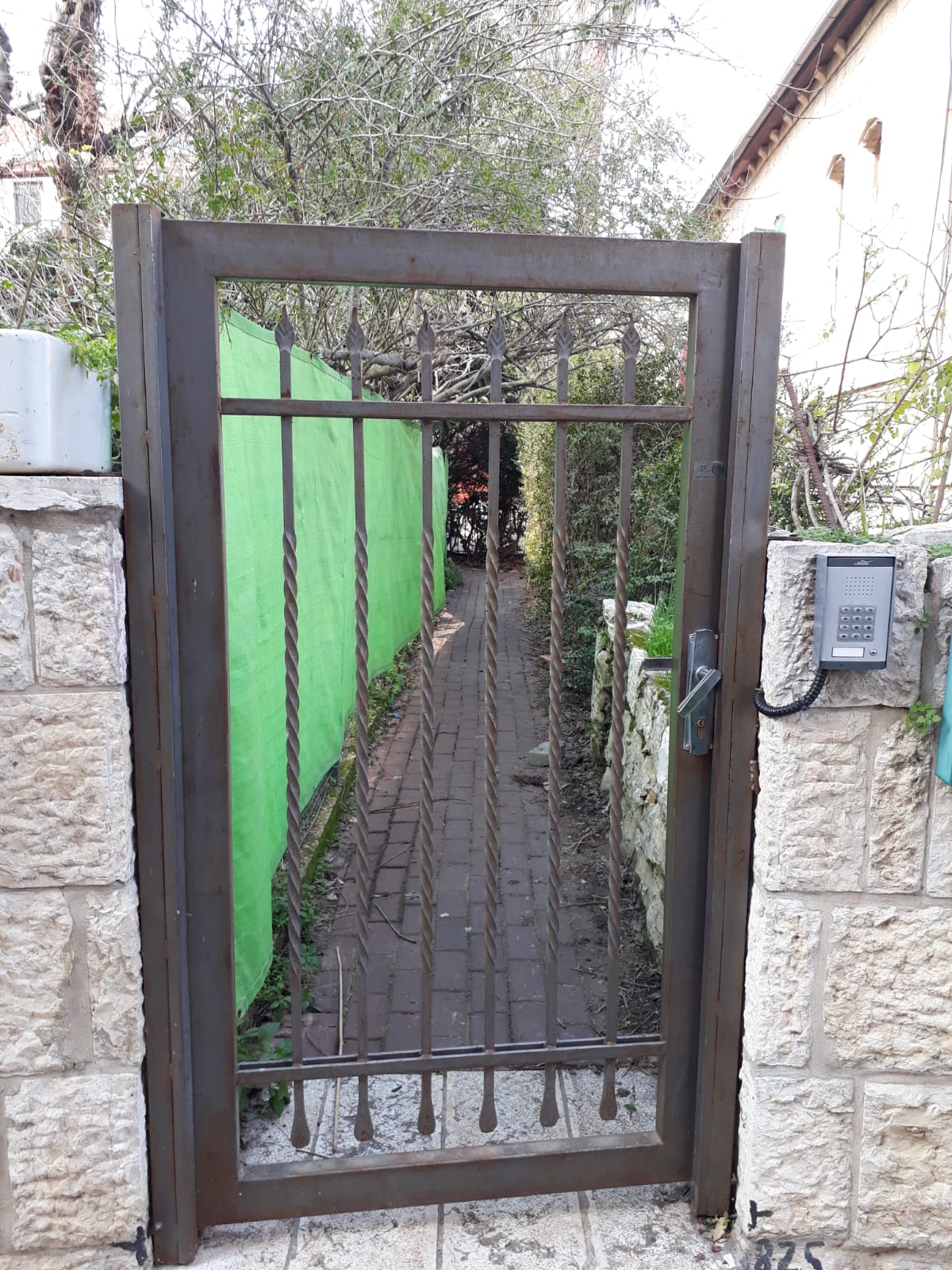 מלכודת דבש מיסיונרית לנוער - הכניסה ל'עדולם' השבוע.