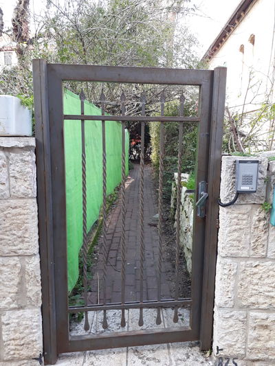 מלכודת דבש מיסיונרית לנוער - הכניסה ל'עדולם' השבוע.