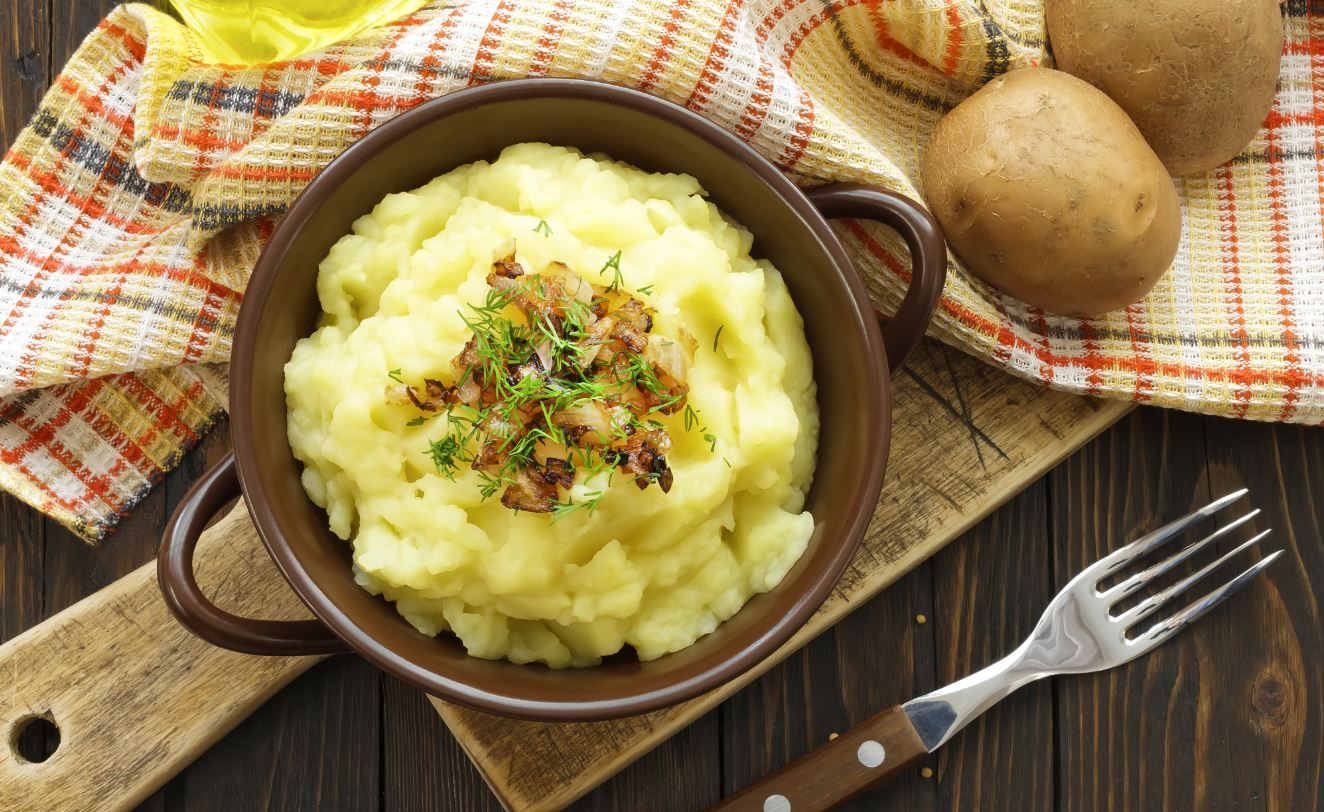 פירה תפוחי אדמה ולפת עם כרישה מוקפצת