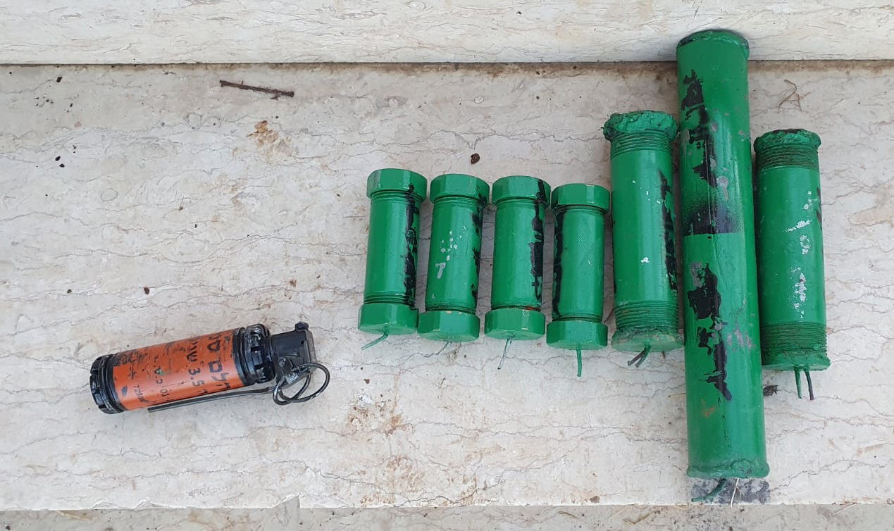 שבעה מטעני צינור נתפסו בבית בעיר חברון