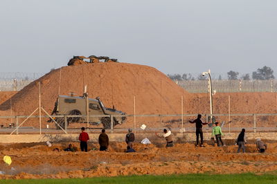 כוח צה"ל ליד נגדר. ארכיון