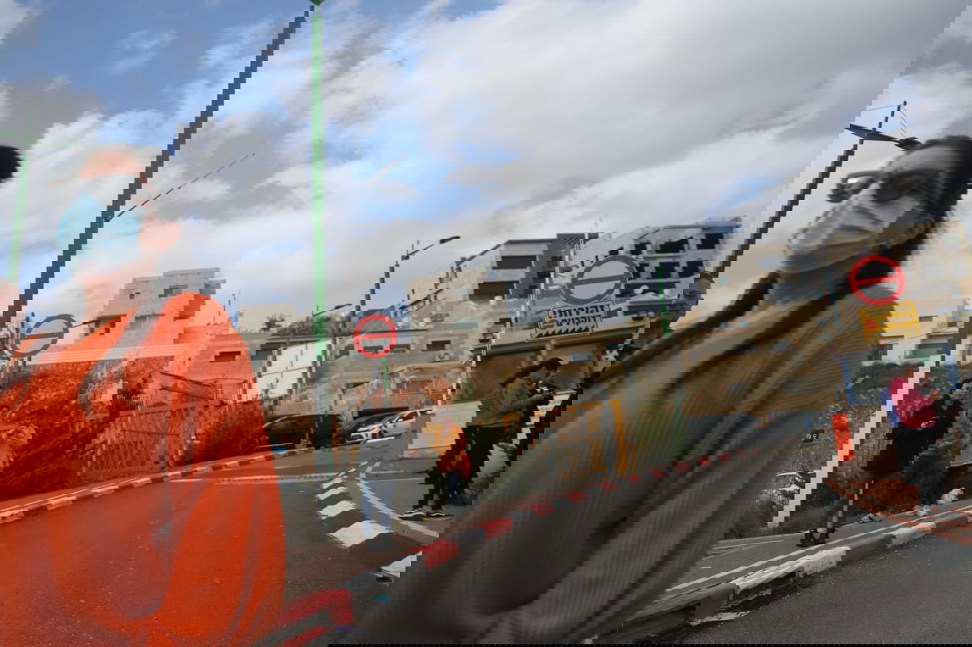 בהלת הקורונה: הקוריאנים יובאו לישוב; התושבים מחו בזעם