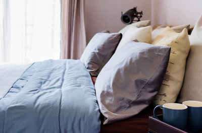 עיצוב מודרני נעים ומזמין, עם מצעים חלקים שיכולים להתאים למגוון הדפסים