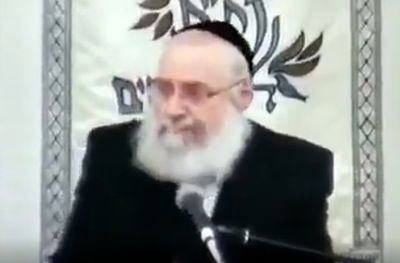 הגר"א וויס מסר שיעור, ואז נשמע ה'בום'; כך הוא הגיב