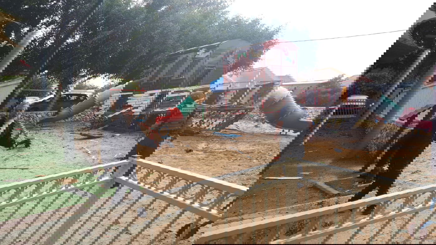 מטחי רקטות לשדרות ו'עוטף עזה'; אחת נפלה ליד ישיבה