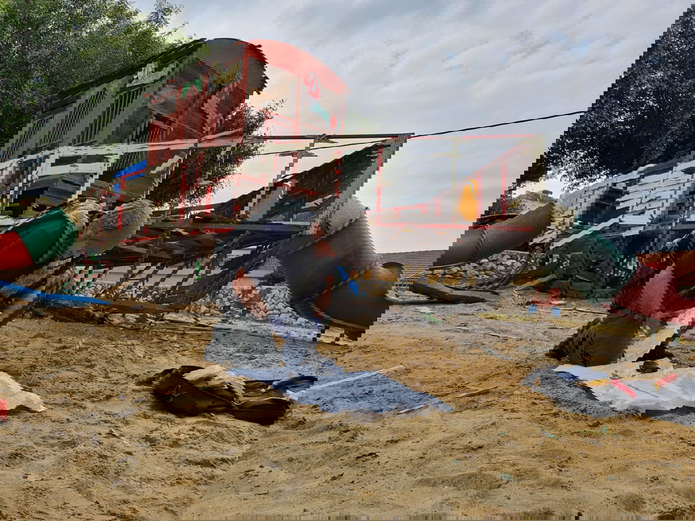 מטחי רקטות לשדרות ו'עוטף עזה'; אחת נפלה ליד ישיבה