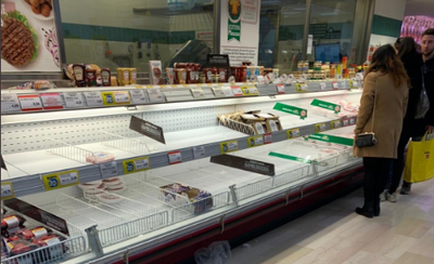 מדפים ריקים בסופר איטלקי