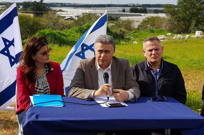 עמיר פרץ מאשים: "נתניהו בוחר בחמאס כפרטנר"