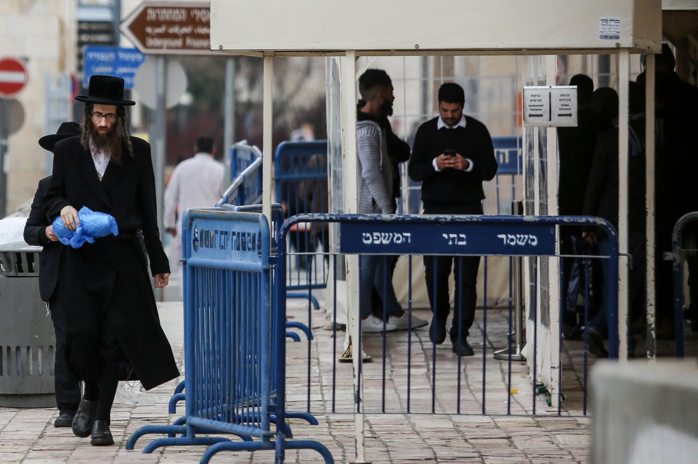 שוהה בכת לב טהור הגיש תלונה נגד הרב רומפלר