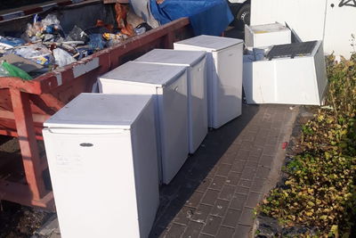 חלק מהמקררים שנזרקו