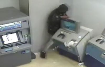 לא קיבל הלוואה מהבנק - והחל להשתולל