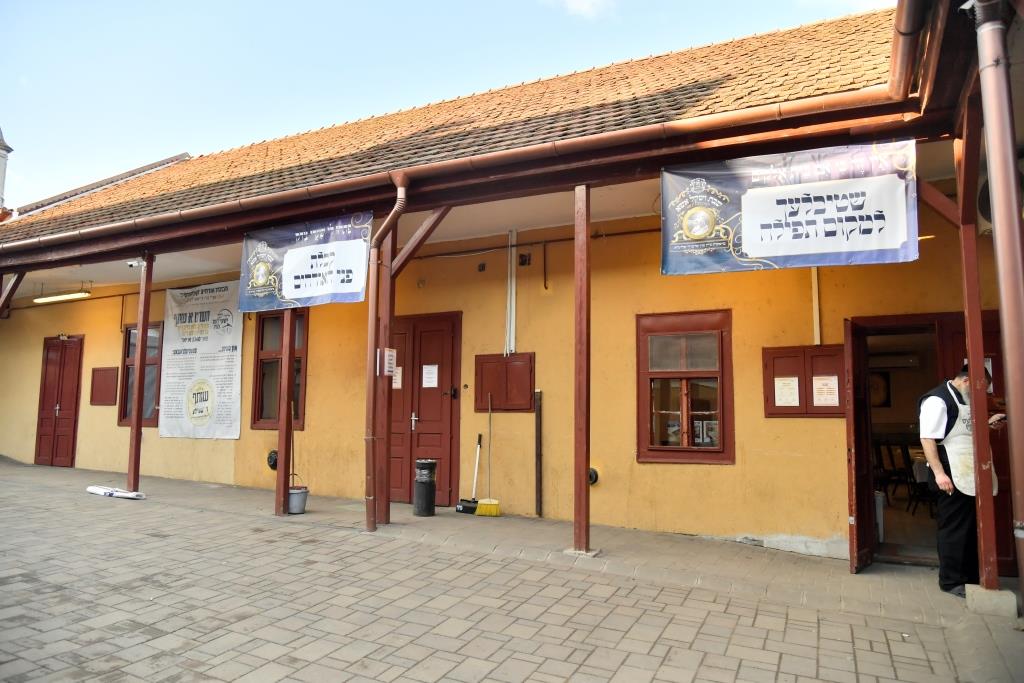 תולדות אברהם יצחק ערכו 'דינר' ב'קרעסטיר'