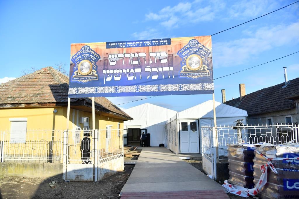 תולדות אברהם יצחק ערכו 'דינר' ב'קרעסטיר'