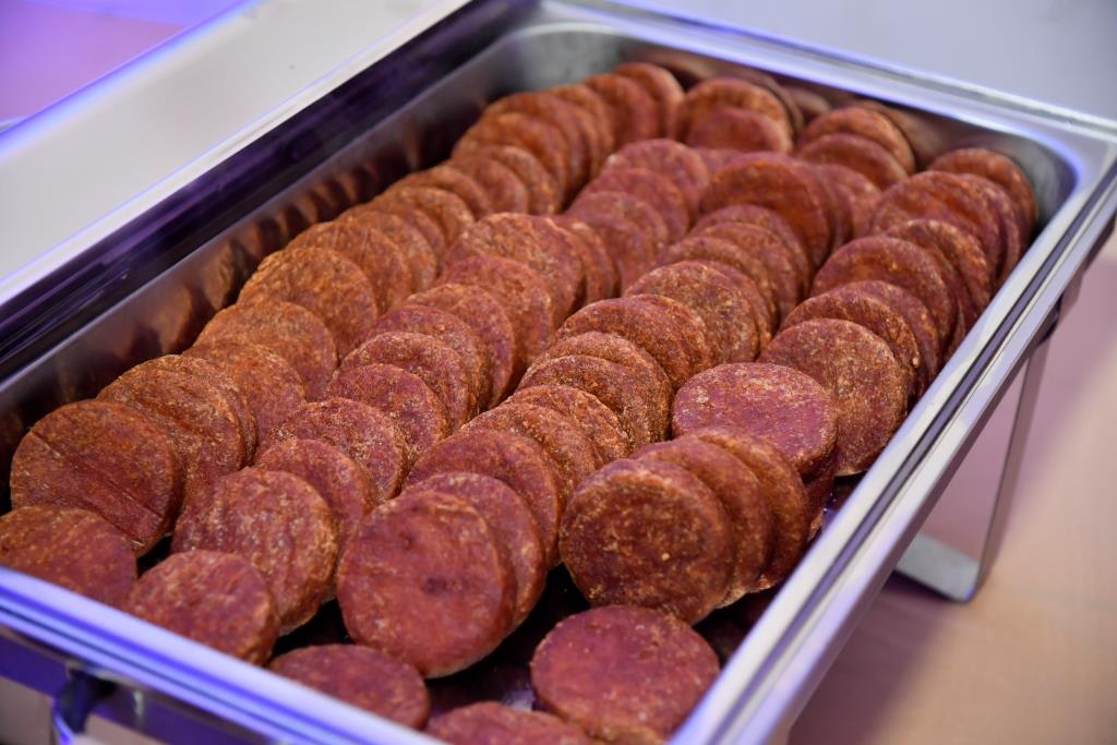 תולדות אברהם יצחק ערכו 'דינר' ב'קרעסטיר'