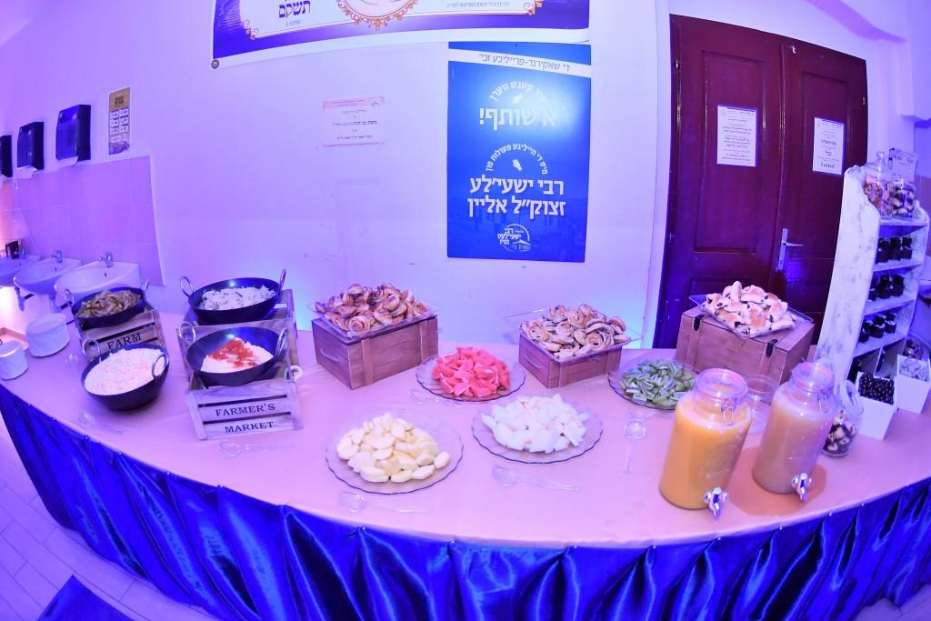 תולדות אברהם יצחק ערכו 'דינר' ב'קרעסטיר'