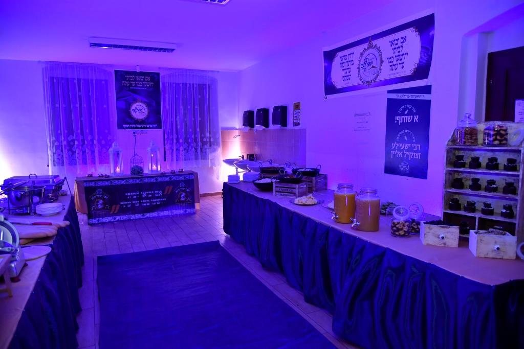 תולדות אברהם יצחק ערכו 'דינר' ב'קרעסטיר'