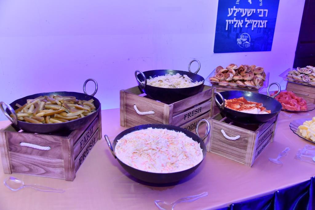 תולדות אברהם יצחק ערכו 'דינר' ב'קרעסטיר'