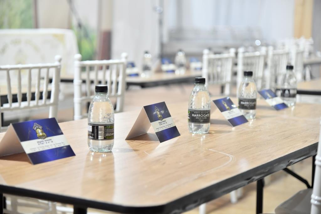 תולדות אברהם יצחק ערכו 'דינר' ב'קרעסטיר'