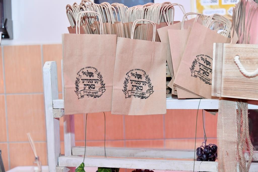 תולדות אברהם יצחק ערכו 'דינר' ב'קרעסטיר'