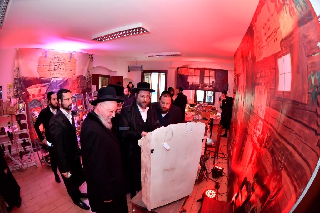 תולדות אברהם יצחק ערכו 'דינר' ב'קרעסטיר'