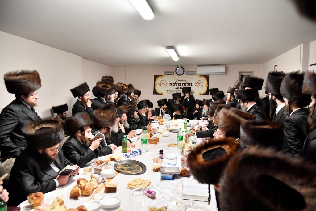 תולדות אברהם יצחק ערכו 'דינר' ב'קרעסטיר'