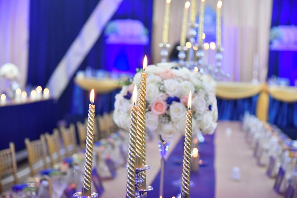 תולדות אברהם יצחק ערכו 'דינר' ב'קרעסטיר'