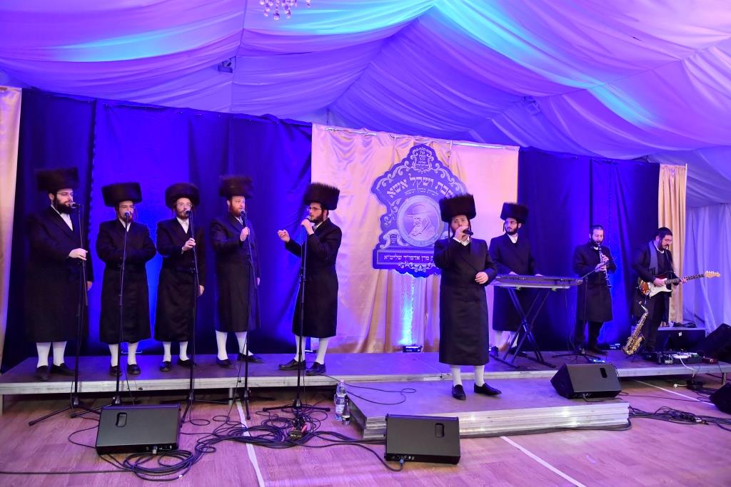 תולדות אברהם יצחק ערכו 'דינר' ב'קרעסטיר'