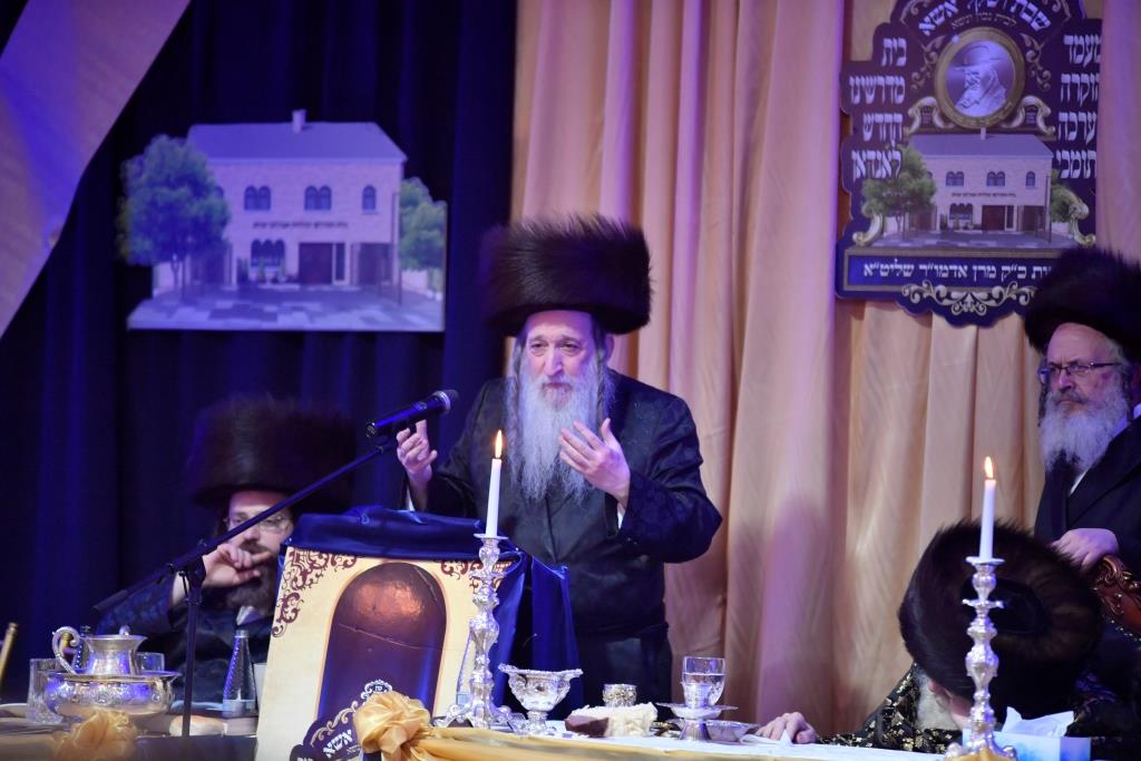 תולדות אברהם יצחק ערכו 'דינר' ב'קרעסטיר'