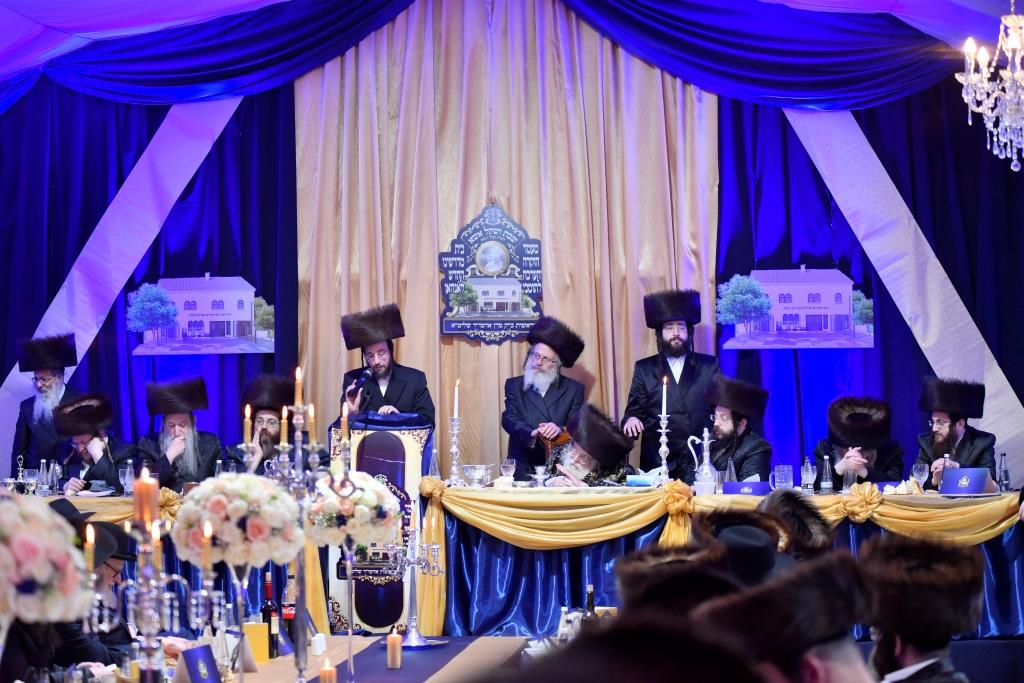 תולדות אברהם יצחק ערכו 'דינר' ב'קרעסטיר'