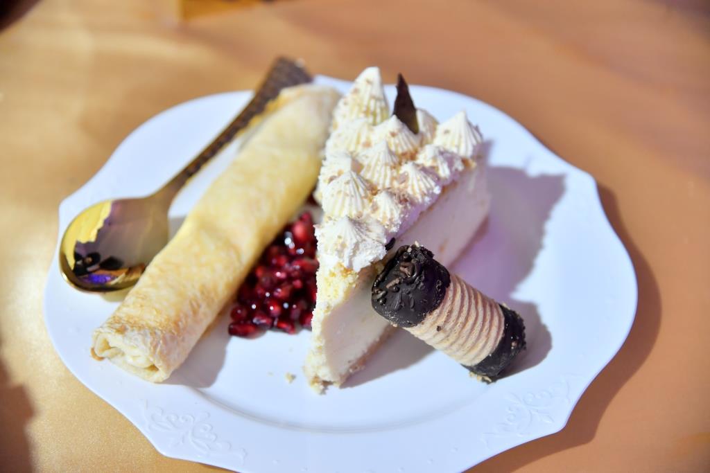 תולדות אברהם יצחק ערכו 'דינר' ב'קרעסטיר'