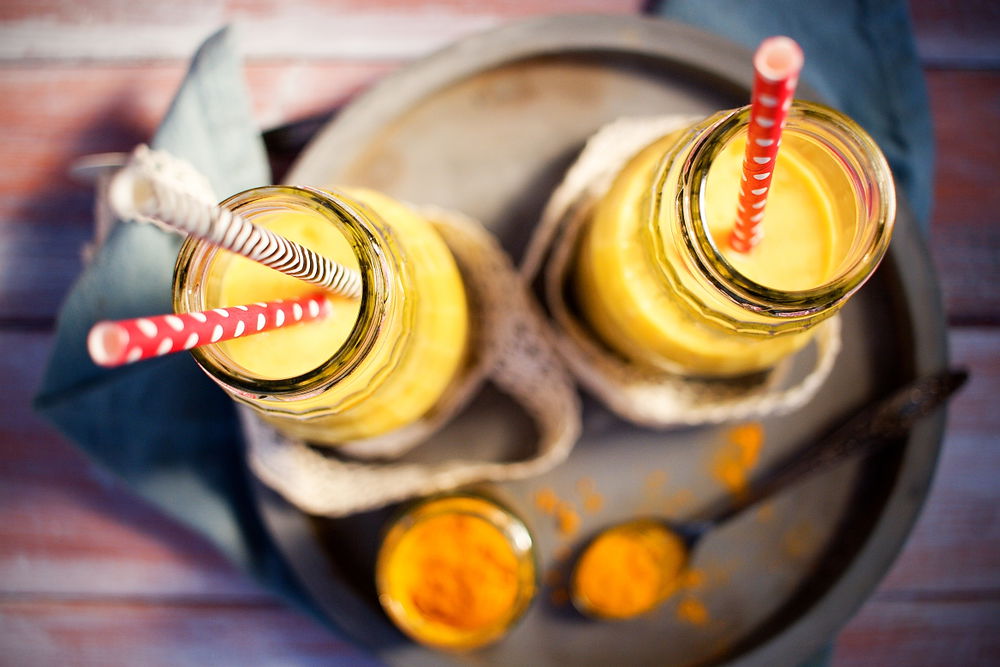 שייק מנגו וכורכום מתוק וטעים