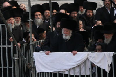 אירוסין: נכדת האדמו"ר  עם בנו של המשגיח