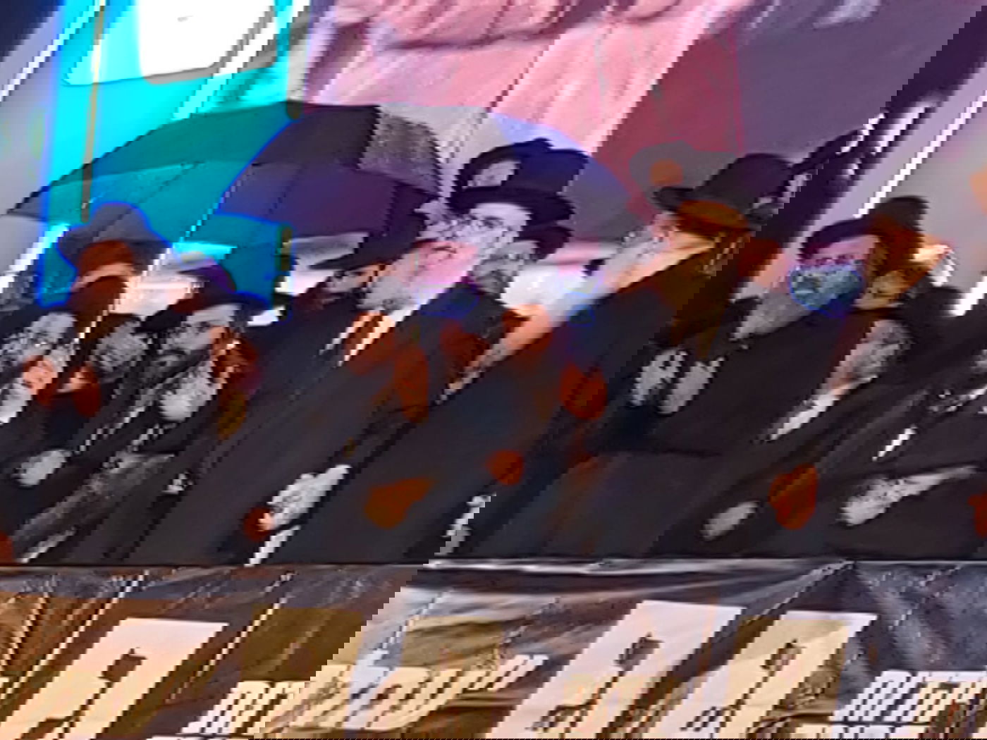 על אף הגשם השוטף: המונים הגיעו לראות את מרן הגר"ח