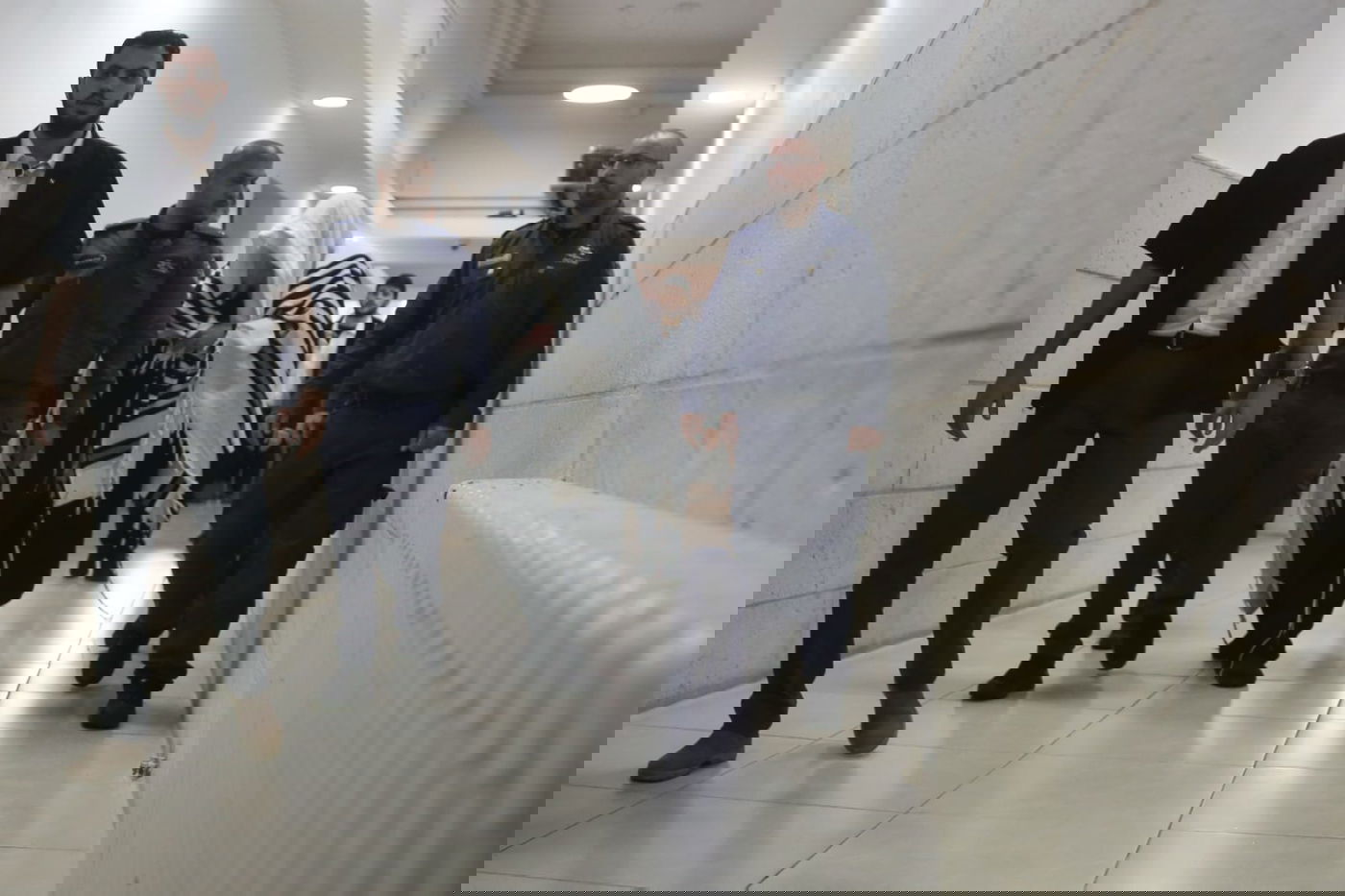 הרב ברלנד בביהמ"ש, הבוקר